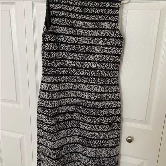 Ann Taylor Print Bodycon Dress - Picture 4 of 6